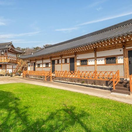 Gyeongju Gampo Byeolbit Hanok Pension Exterior photo