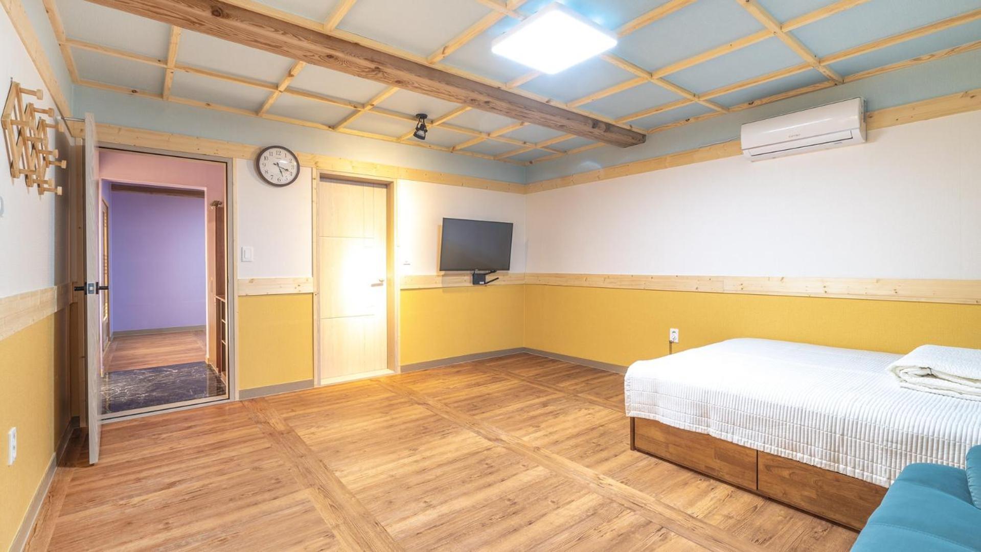 Gyeongju Gampo Byeolbit Hanok Pension Room photo