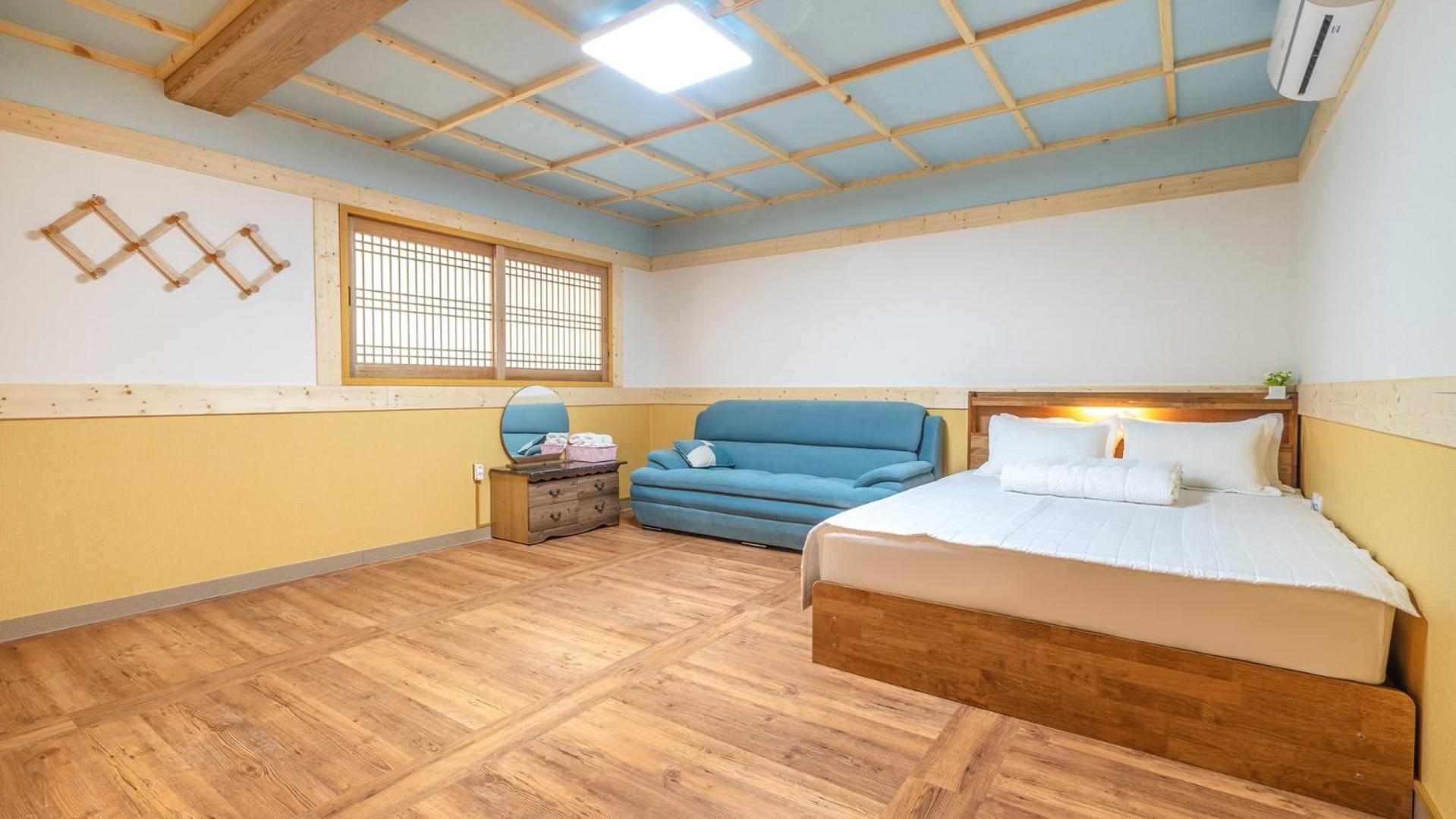 Gyeongju Gampo Byeolbit Hanok Pension Room photo